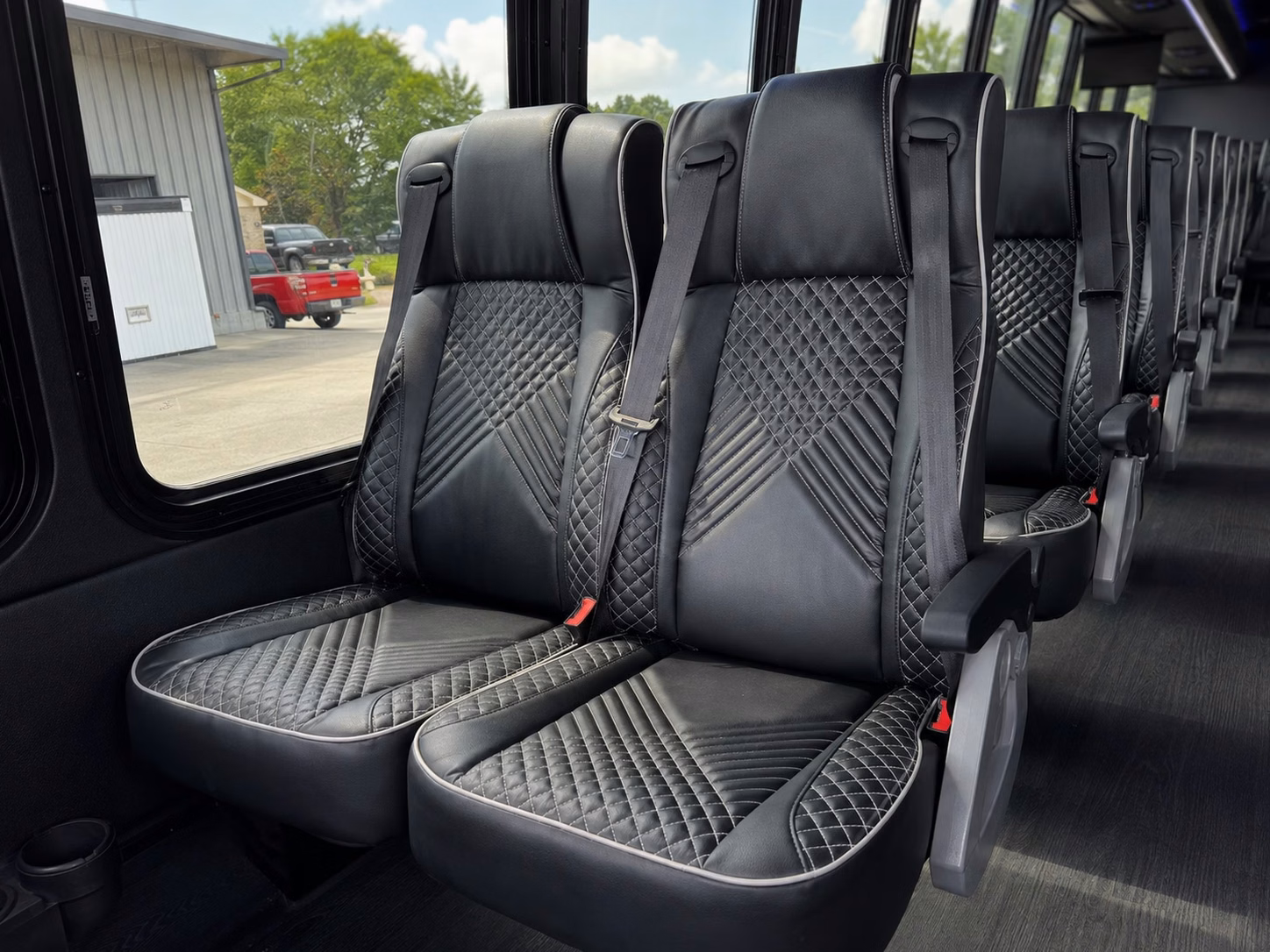what makes charter buses the smartest choice for simi valley corporate events